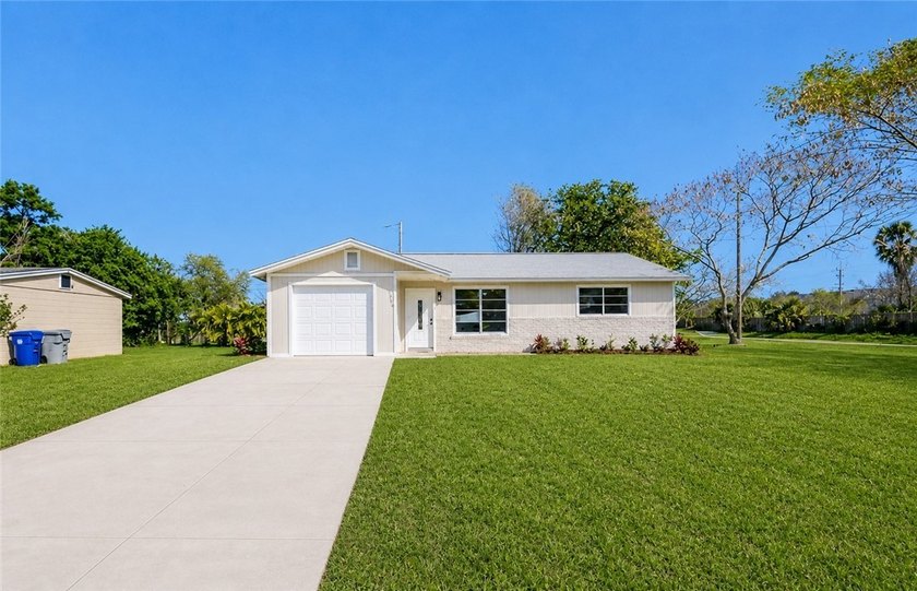 Beautifully renovated in 2024 this 3-BR 2 bath home has an - Beach Home for sale in Vero Beach, Florida on Beachhouse.com