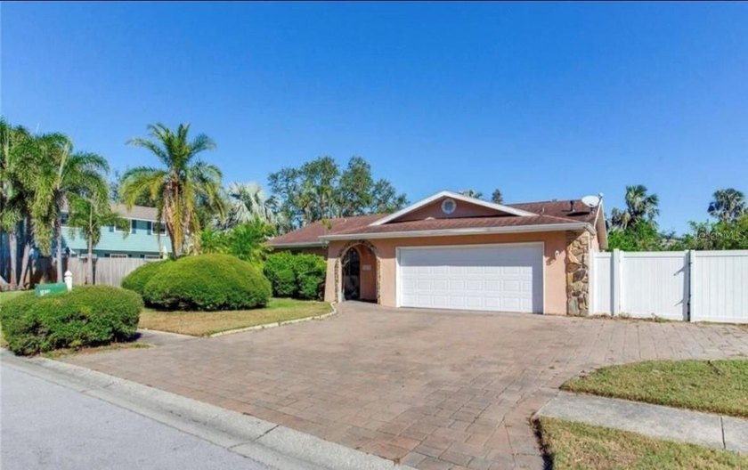 This well-maintained 3-bedroom, 2-bathroom pool home offers a - Beach Home for sale in St. Petersburg, Florida on Beachhouse.com