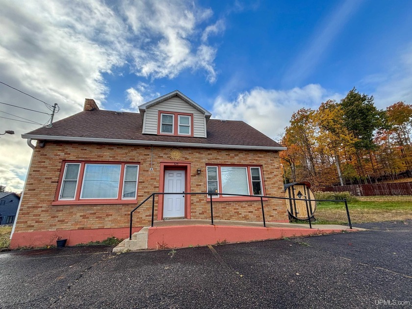 Versatile Commercial Property for Sale in Marquette at 325 - Beach Commercial for sale in Marquette, Michigan on Beachhouse.com