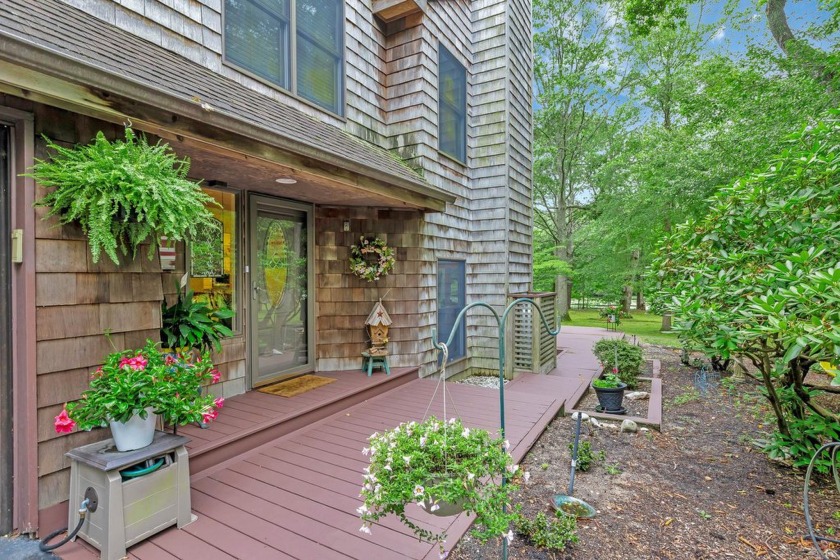 Welcome to Pepperidge Lake and welcome to nature, quiet and - Beach Home for sale in Eastport, New York on Beachhouse.com