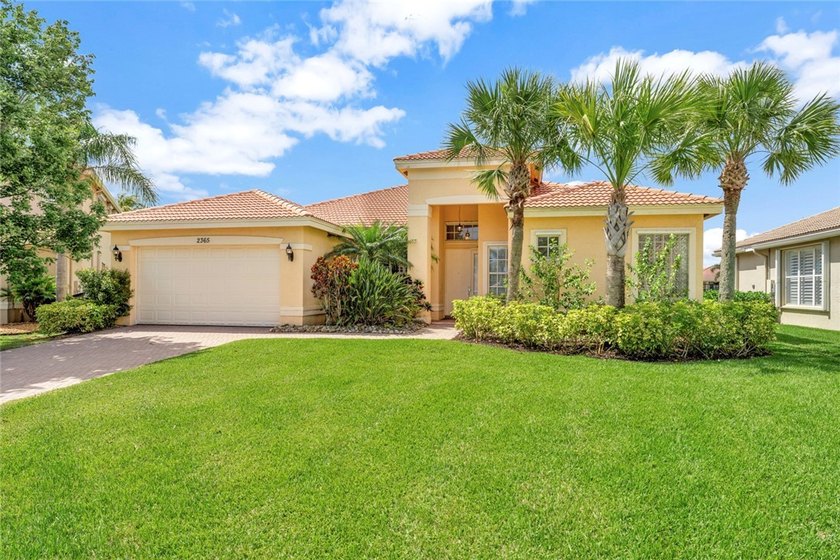Elegant lakefront home with 3BR plus Den (optional 4th) and 2 - Beach Home for sale in Vero Beach, Florida on Beachhouse.com