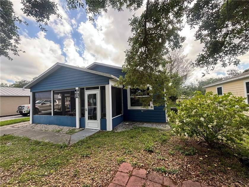 Welcome home to this beautifully maintained 3- bedroom 1-bath - Beach Home for sale in Vero Beach, Florida on Beachhouse.com