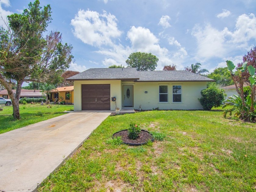 Located on the edge of a cut-de-sac this home is completely - Beach Home for sale in Vero Beach, Florida on Beachhouse.com