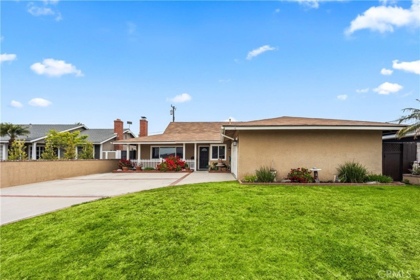 Pool, 2 car garage, cul de - Beach Home for sale in Huntington Beach, California on Beachhouse.com