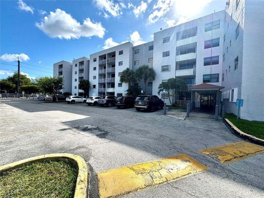2/2 with laundry inside, low Condo fee, perfect investment - Beach Condo for sale in Miami, Florida on Beachhouse.com