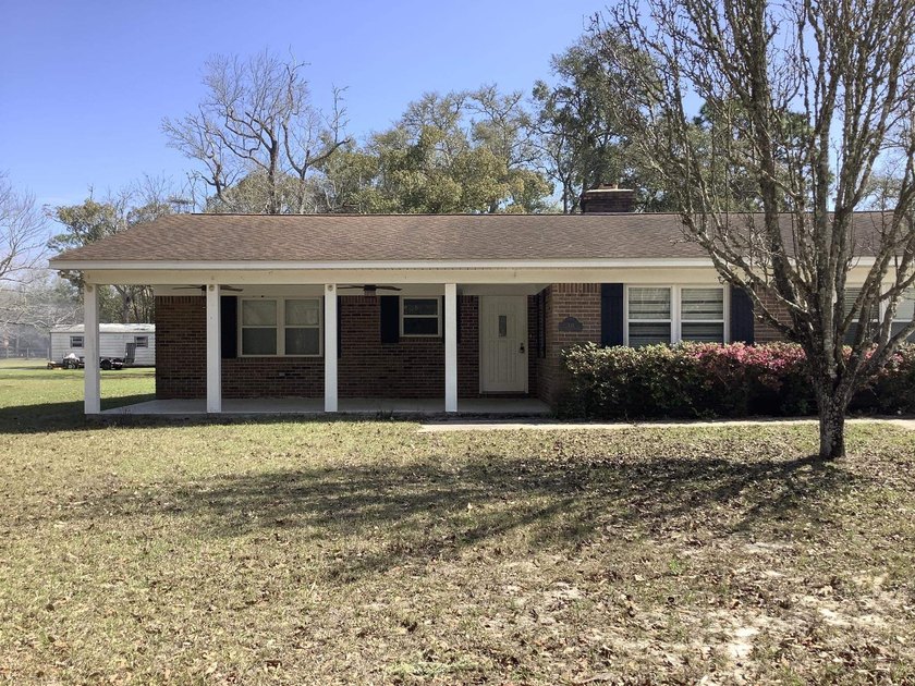 Spacious 3BR/2BA home in the heart of Crawfordville situated on - Beach Home for sale in Panacea, Florida on Beachhouse.com