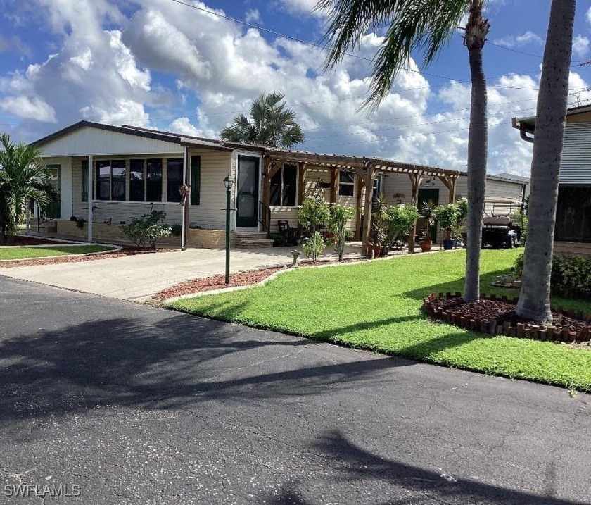 Lovely well maintained 2/2 manufactured home located in the - Beach Home for sale in North Fort Myers, Florida on Beachhouse.com