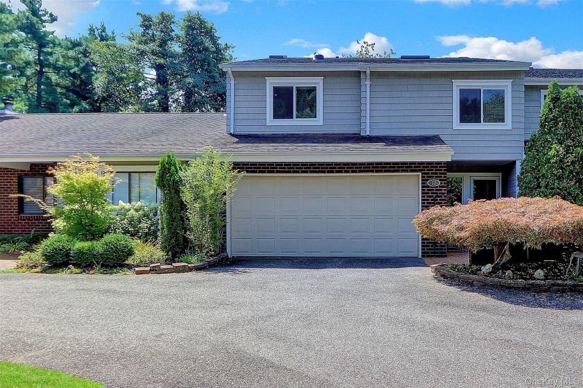 This two-story townhome in the resort-like gated community of - Beach Condo for sale in Bay Shore, New York on Beachhouse.com