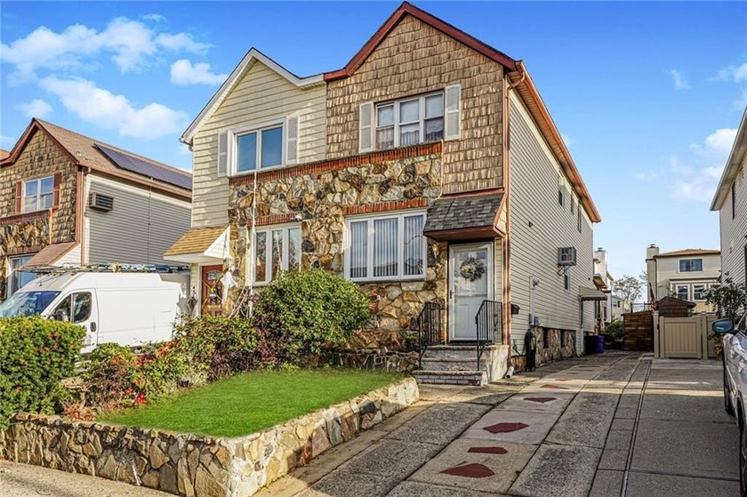 Welcome to this charming single-family home located in the - Beach Home for sale in Staten  Island, New York on Beachhouse.com