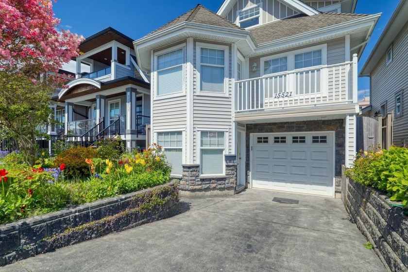 Fantastic opportunity in the heart of White Rock! This - Beach Home for sale in White Rock,  on Beachhouse.com