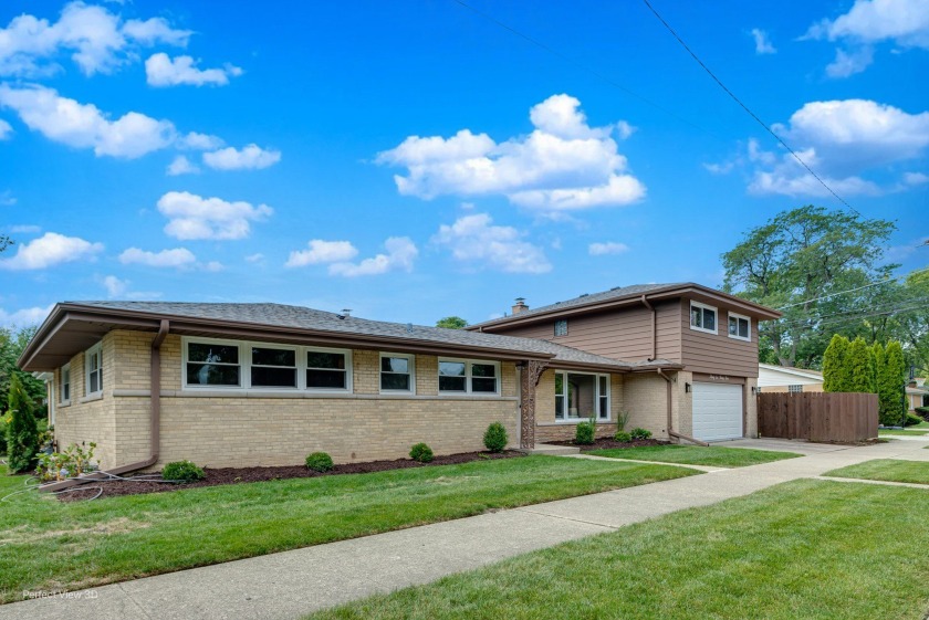 This stunning 6-bedroom, 4-bathroom home is a true gem - Beach Home for sale in Skokie, Illinois on Beachhouse.com