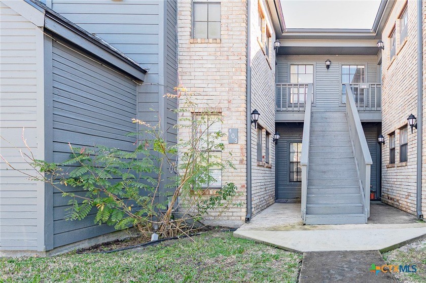 This spacious condo is located in Oak Bay Club and is surrounded - Beach Condo for sale in Rockport, Texas on Beachhouse.com