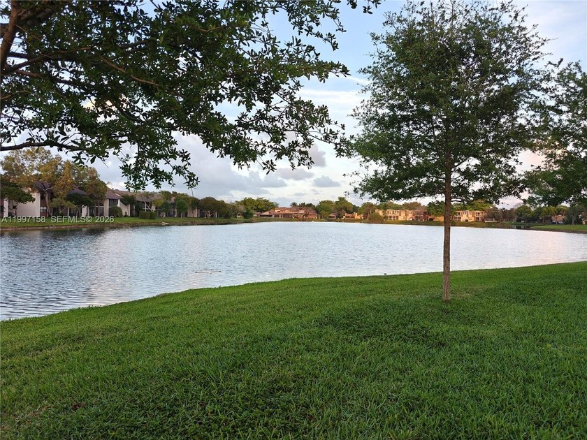 Lake Front 3 Bedroom 2.5 Bath Townhouse With Enclosed Outdoor - Beach Townhome/Townhouse for sale in Sunrise, Florida on Beachhouse.com