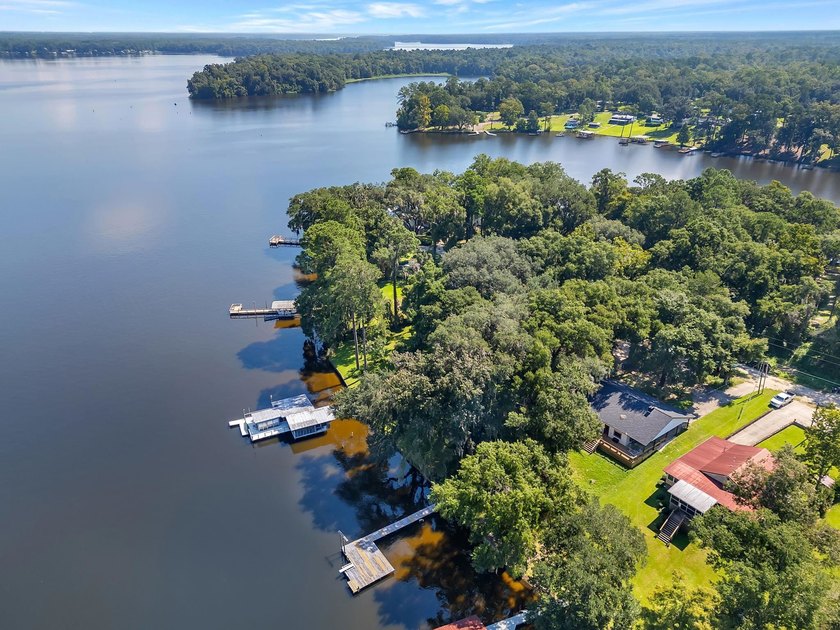 Lake Talquin lakefront with a huge new deck to enjoy sunset - Beach Home for sale in Tallahassee, Florida on Beachhouse.com