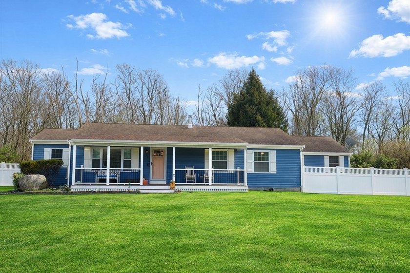 ***** OPEN HOUSE CANCELLED*******Country living refined. This - Beach Home for sale in Tiverton, Rhode Island on Beachhouse.com
