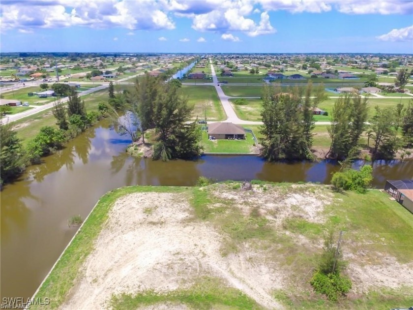 SPECTACULAR CUSTOM NEW CONSTRUCTION SITUATED ON AN OVERSIZED - Beach Home for sale in Cape Coral, Florida on Beachhouse.com