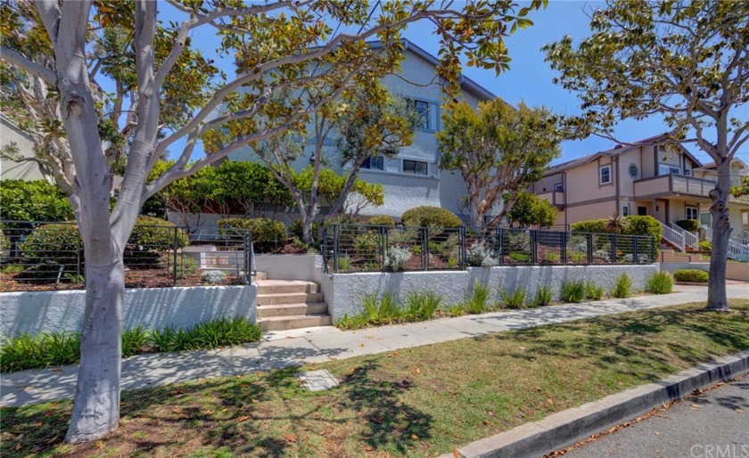 Experience SoCal living in this spectacular tri-level townhome - Beach Townhome/Townhouse for sale in Redondo Beach, California on Beachhouse.com