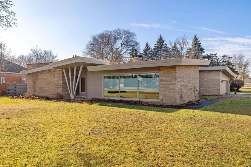 This exceptional mid-century modern home reflects the timeless - Beach Home for sale in Fort Gratiot, Michigan on Beachhouse.com