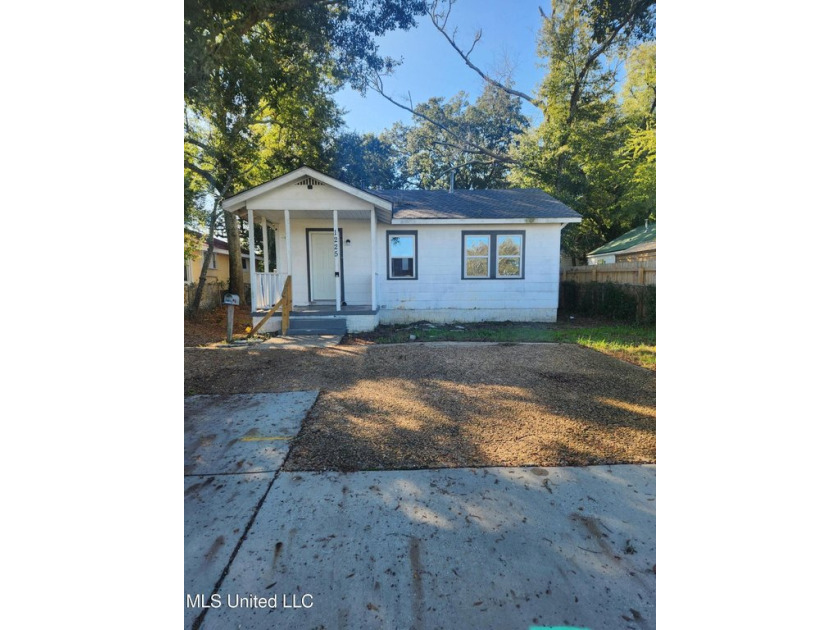 Cute Cottage within Walking Distance to the beach.2 Bedroom 1 - Beach Home for sale in Biloxi, Mississippi on Beachhouse.com