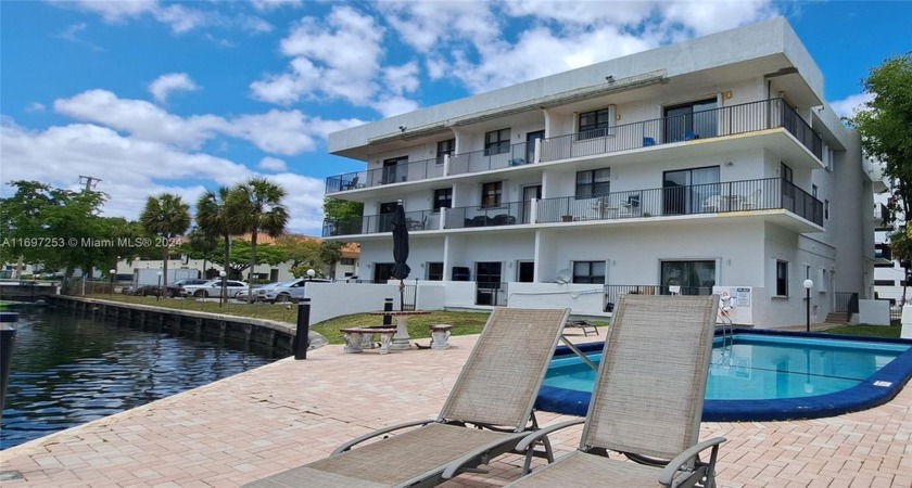 Beautiful and spacious 3 bedrooms & 3 full bathrooms condominium - Beach Condo for sale in Hallandale Beach, Florida on Beachhouse.com