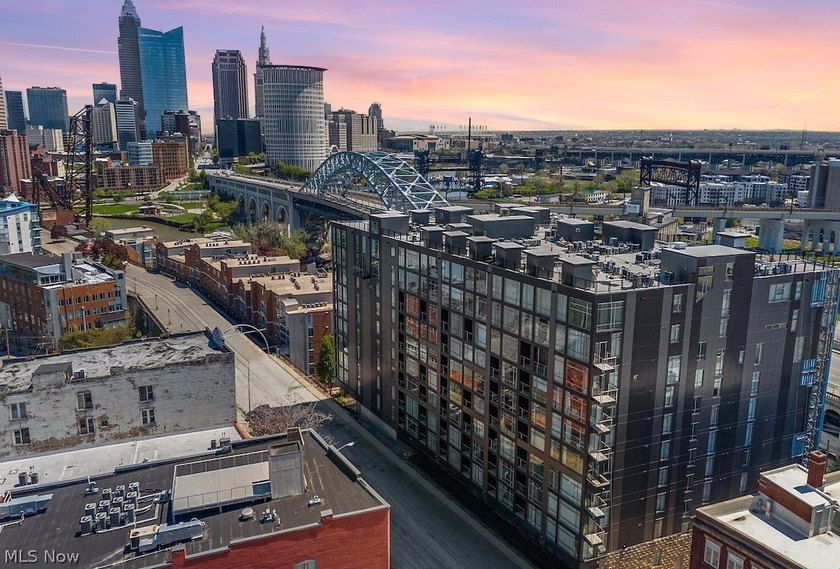 Panoramic views, a private rooftop and terrace, a rare private - Beach Condo for sale in Cleveland, Ohio on Beachhouse.com