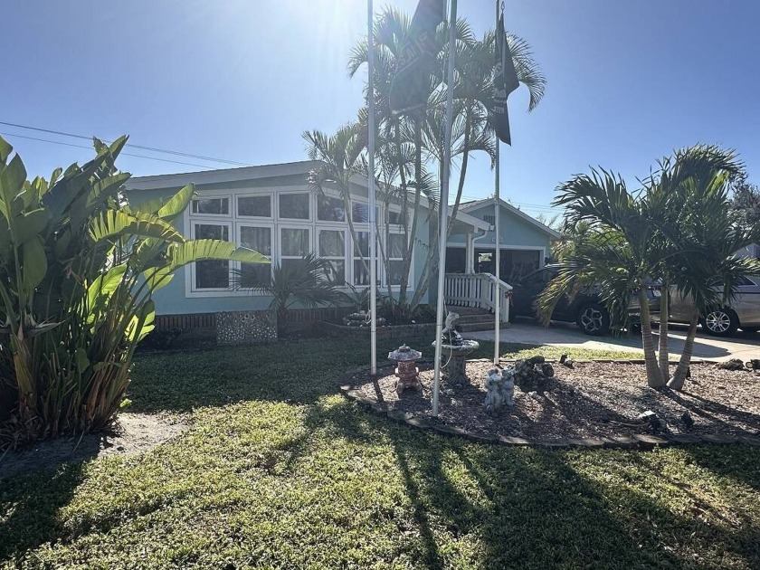 The Lot Rent for this home is $1,075.00/monthly. Well cared for - Beach Home for sale in North Fort Myers, Florida on Beachhouse.com