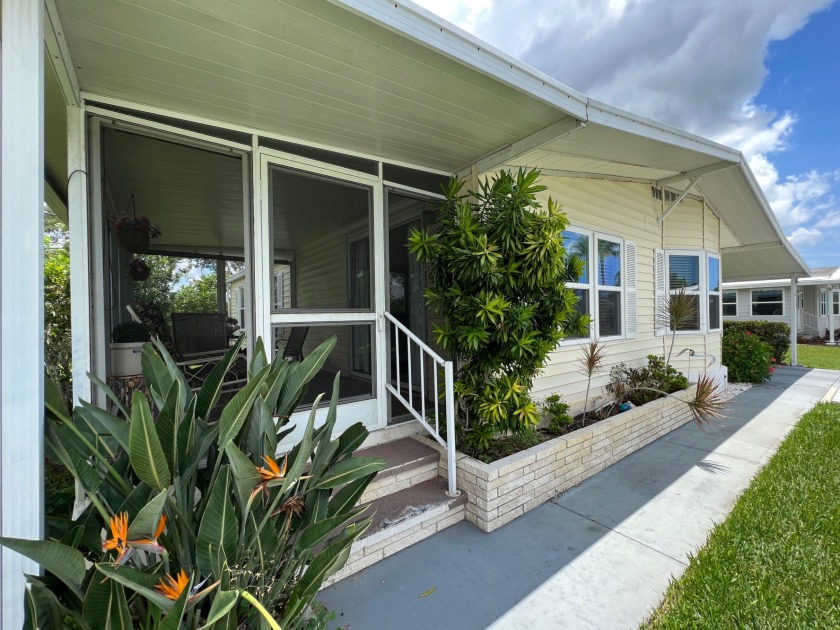 THIS HOME IS ON LEASED LAND WITH AN APPROXIMATE MONTLY LOT - Beach Home for sale in Sarasota, Florida on Beachhouse.com