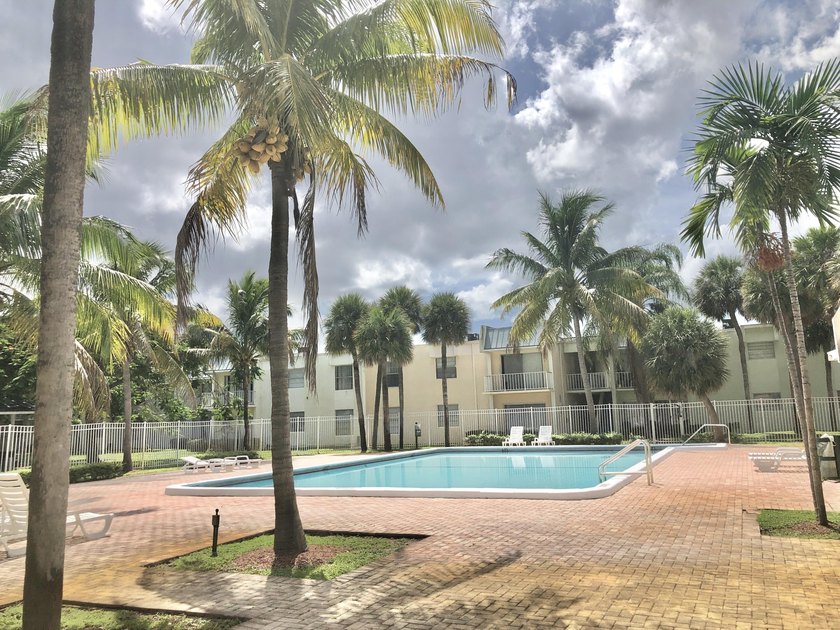 ATTENTION INVESTORS- FOR SALE 2 Bed/ 2 bath Spacious second - Beach Condo for sale in West Palm Beach, Florida on Beachhouse.com