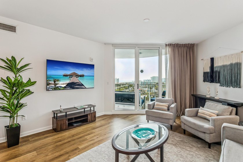 Looking for a 2-bed short-term rental condo in Destin Florida - Beach Condo for sale in Destin, Florida on Beachhouse.com