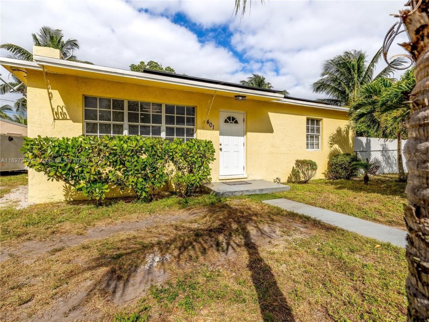 Welcome to this cozy corner-lot home, offering 3 bedrooms and 1 - Beach Home for sale in West Palm Beach, Florida on Beachhouse.com