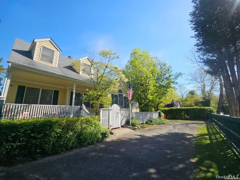 Bright and SPACIOUS...2715 square foot...4 Bedroom, 3 Full - Beach Home for sale in Mastic Beach, New York on Beachhouse.com