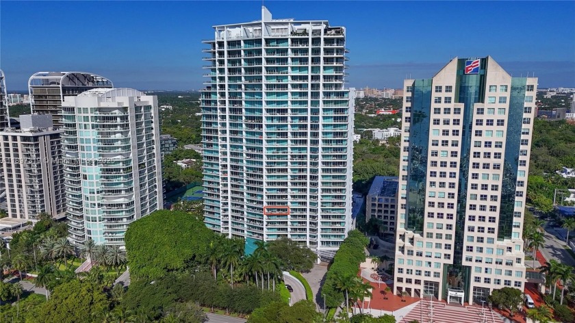 Elegant 9th-floor residence at the exclusive Grovenor House in - Beach Condo for sale in Miami, Florida on Beachhouse.com