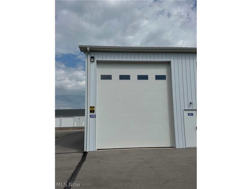 Located in the heart of Lake Erie Vacationland, this end-unit - Beach Condo for sale in Port Clinton, Ohio on Beachhouse.com