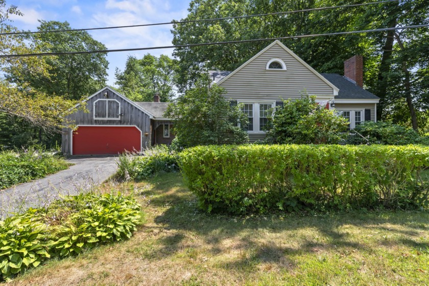 Welcome to 1 Stephenson, a charming 4-bedroom, 1-bath home - Beach Home for sale in Cape Elizabeth, Maine on Beachhouse.com