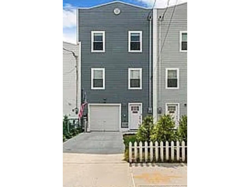 This beautiful, renovated home is a true beach lover's paradise! - Beach Home for sale in Brooklyn, New York on Beachhouse.com