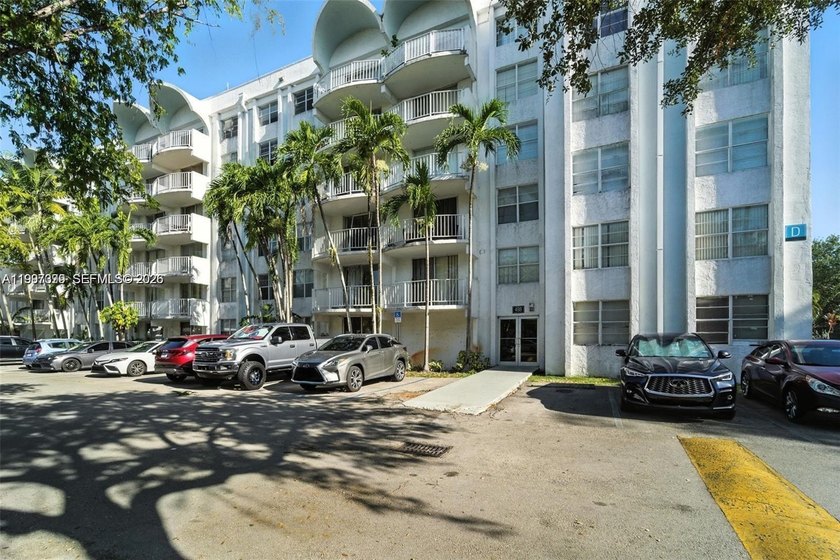 Beautiful condo apartment, is a gated community. With a great - Beach Condo for sale in Miami, Florida on Beachhouse.com