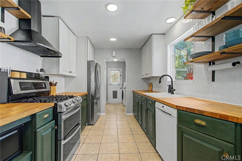 Darling home in desirable Long Beach location with RV Parking! - Beach Home for sale in Long Beach, California on Beachhouse.com