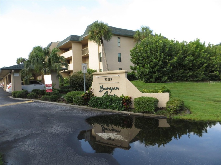 This 2 bedroom/2 bath condo is in a great location close to - Beach Condo for sale in Punta Gorda, Florida on Beachhouse.com