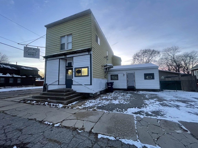 This well-known neighborhood convenience store has been in - Beach Commercial for sale in Bay City, Michigan on Beachhouse.com