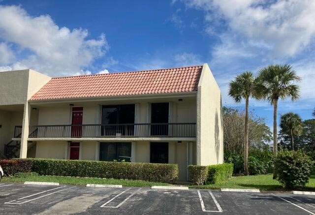 CORNER UNIT! VERY QUIET! 24/7 manned Gated community. Banyan Cay - Beach Condo for sale in West Palm Beach, Florida on Beachhouse.com