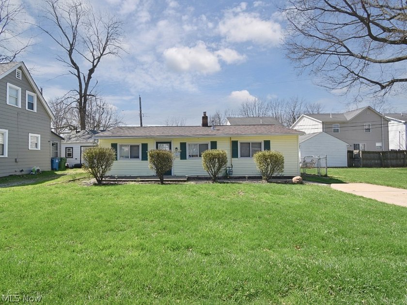 Updated/Remodeled Ranch with Fully Fenced Backyard! This move-in - Beach Home for sale in Eastlake, Ohio on Beachhouse.com