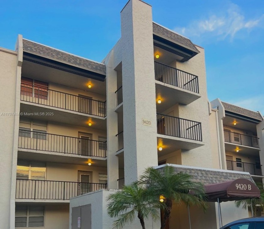 Beautiful 2/2 waterfront condo in the quiet Pine Island Ridge! - Beach Condo for sale in Davie, Florida on Beachhouse.com