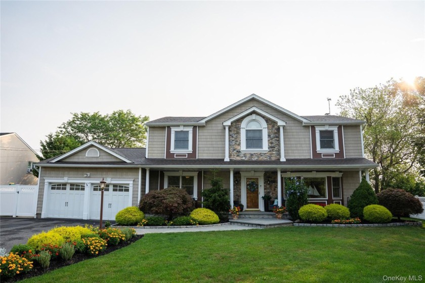 Beautiful Well-Maintained Waterfront Colonial Situated in South - Beach Home for sale in Oakdale, New York on Beachhouse.com