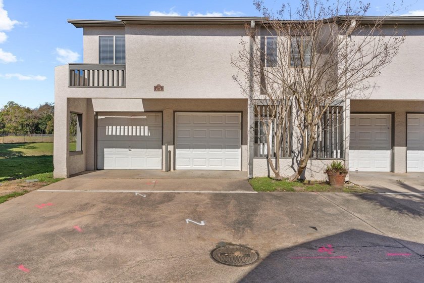 Prime condo location just 0.6 miles from Doak Campbell Stadium - Beach Condo for sale in Tallahassee, Florida on Beachhouse.com