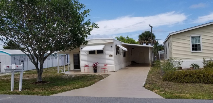 Turn key home in quiet Ridgeway  community. YOU OWN THE LAND ! - Beach Home for sale in Hobe Sound, Florida on Beachhouse.com