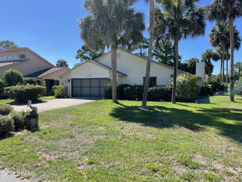 Spacious, waterfront 2/2 home in guarded/gated and golf course - Beach Home for sale in Daytona Beach, Florida on Beachhouse.com