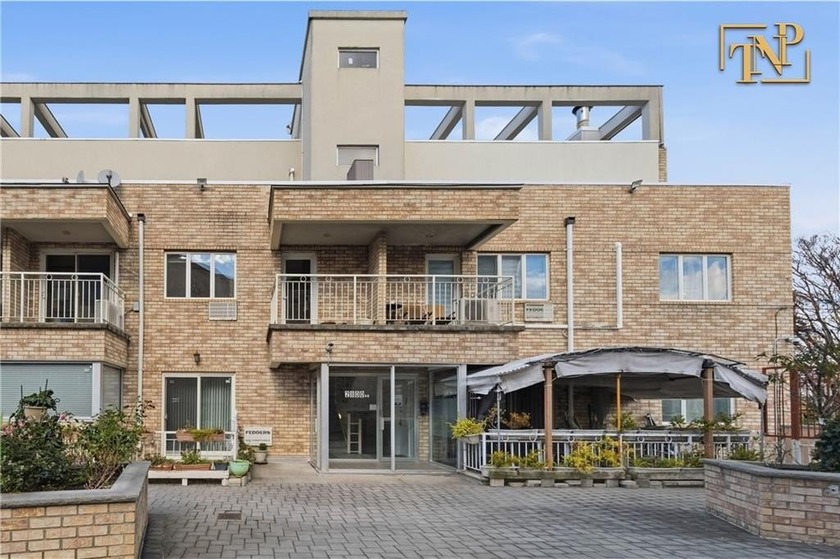 Discover an extraordinary 2-bedroom duplex condo (easily - Beach Condo for sale in Brooklyn, New York on Beachhouse.com