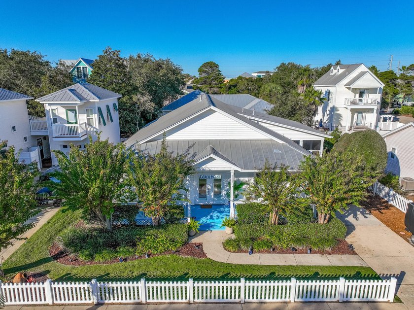Charming Beach Cottage with Inviting Outdoor Living!! This - Beach Home for sale in Destin, Florida on Beachhouse.com