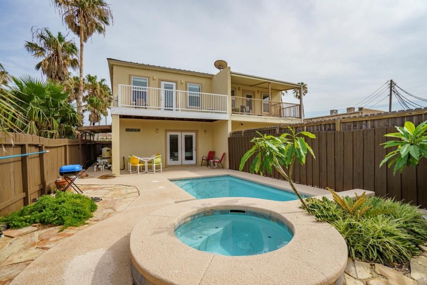 This 2 story 3 BDR/2.5BA with two car garage townhouse is - Beach Townhome/Townhouse for sale in South Padre Island, Texas on Beachhouse.com