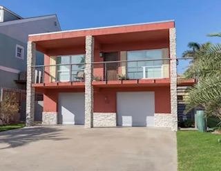 Located 3 minutes' walk to the beach.  Large living room, a - Beach Home for sale in South Padre Island, Texas on Beachhouse.com